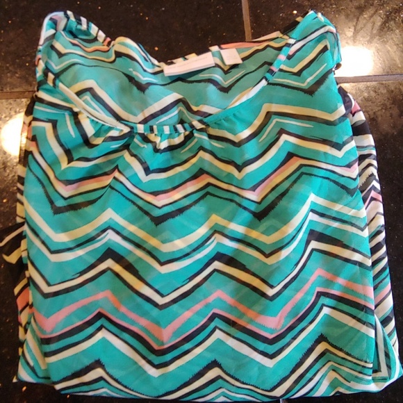 NY&Co Super sexy sheer top with open shoulders - Picture 4 of 4